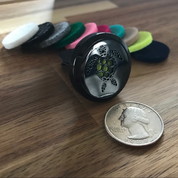 Essential Oil Diffuser for Car Vent - Picture 2 of 3